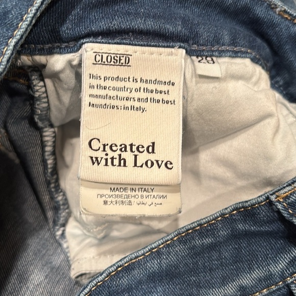 Closed woman's blue jeans made in Italy with orangic cotton. - Picture 13 of 15